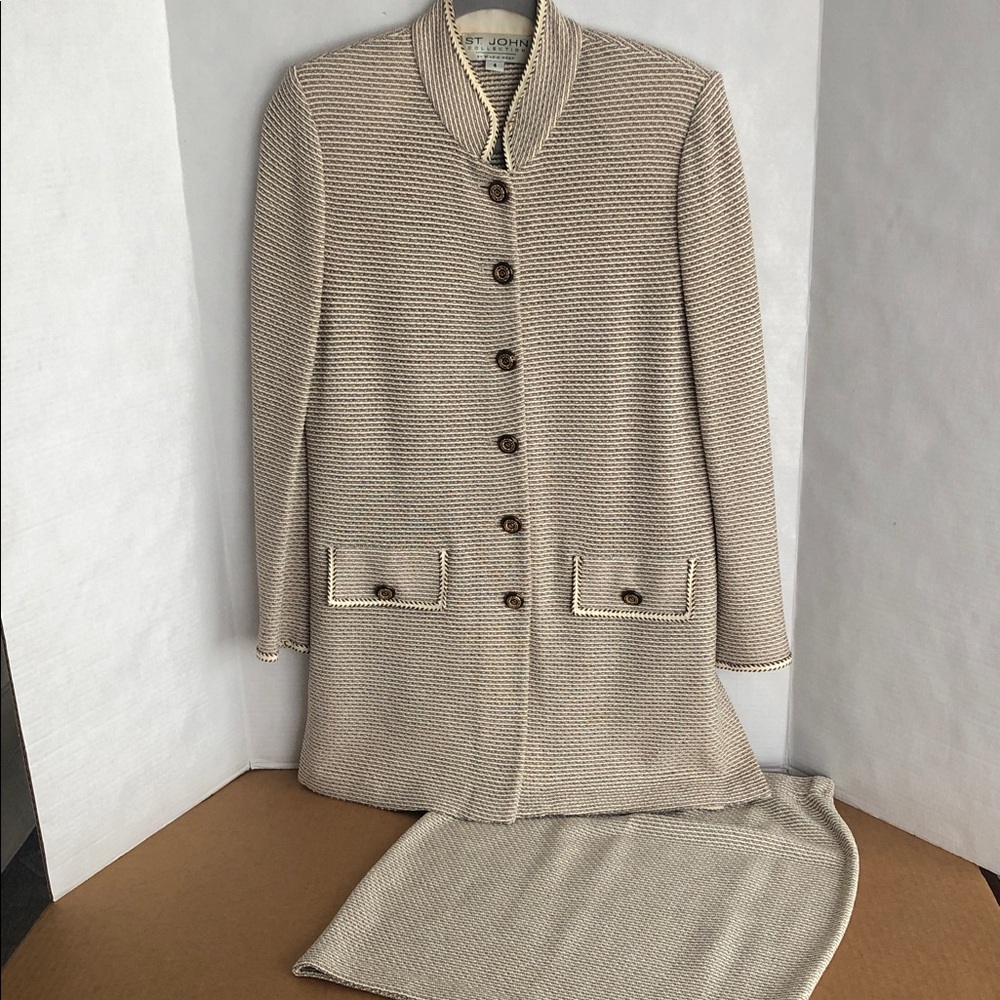 St. John Collection Ivory Gold Knit Blazer & Skirt Suit size 4